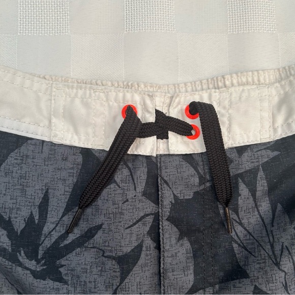 Old Navy Youth Boys Swim Shorts Size Large (10 - 12 Years) - Picture 3 of 4